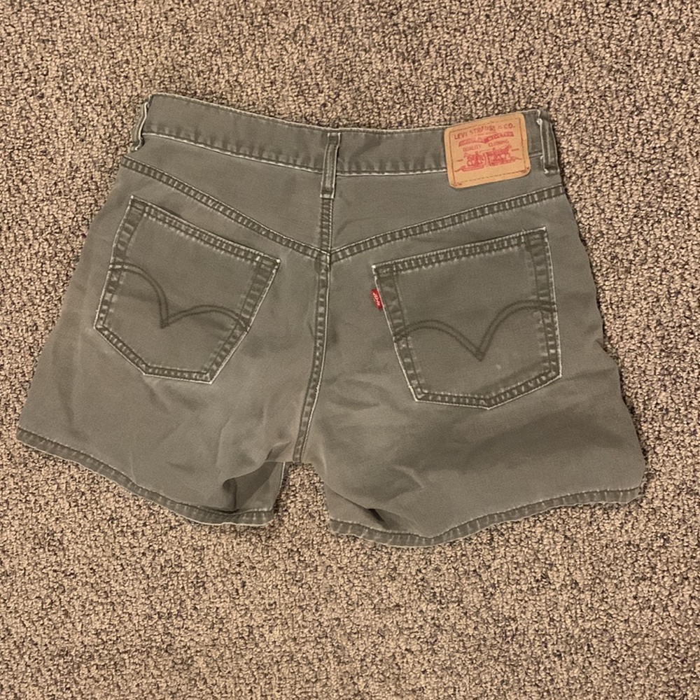 Levi’s Mom Jean Shorts - Picture 3 of 8